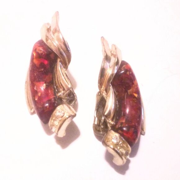 Vintage Coro Red Confetti Lucite and Rhinestone Thermoset Clip Earrings - Picture 1 of 4